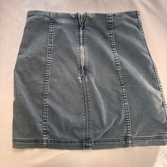 Free People Stretch Denim mini Skirt Medium Wash Size 6 Festival Boho Girly - Picture 4 of 6